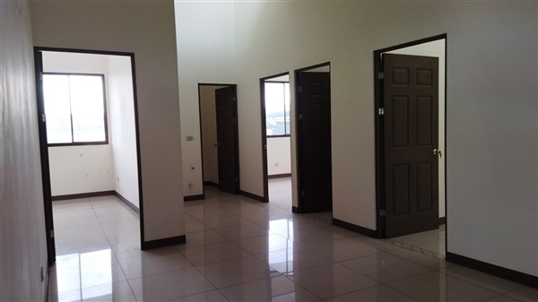 1622163701155-2d133eea