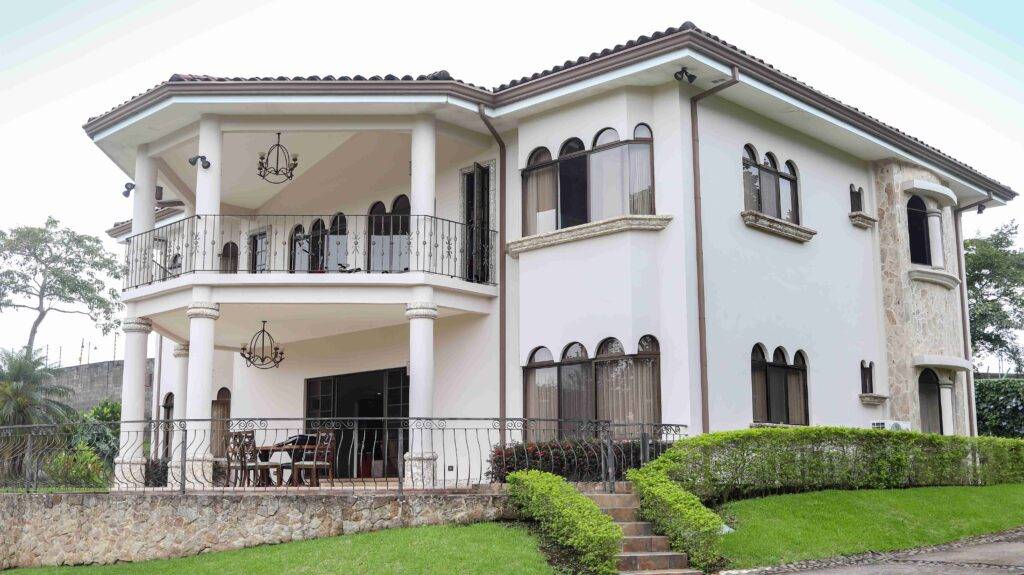 RealEstate_GuacimaMansion_1_1_11zon