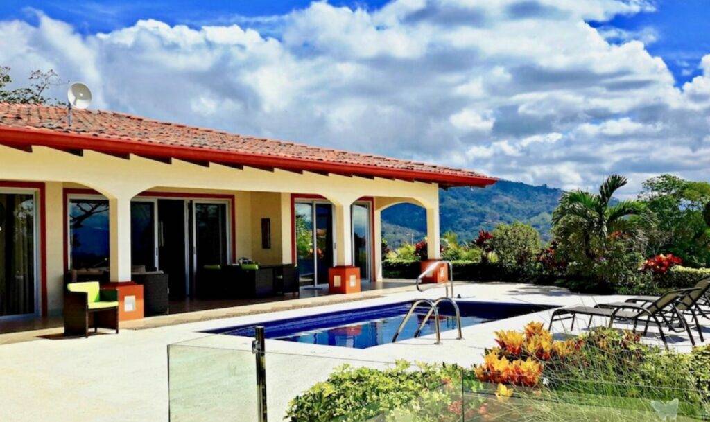 RealEstate_AtenasMarthahouse_1