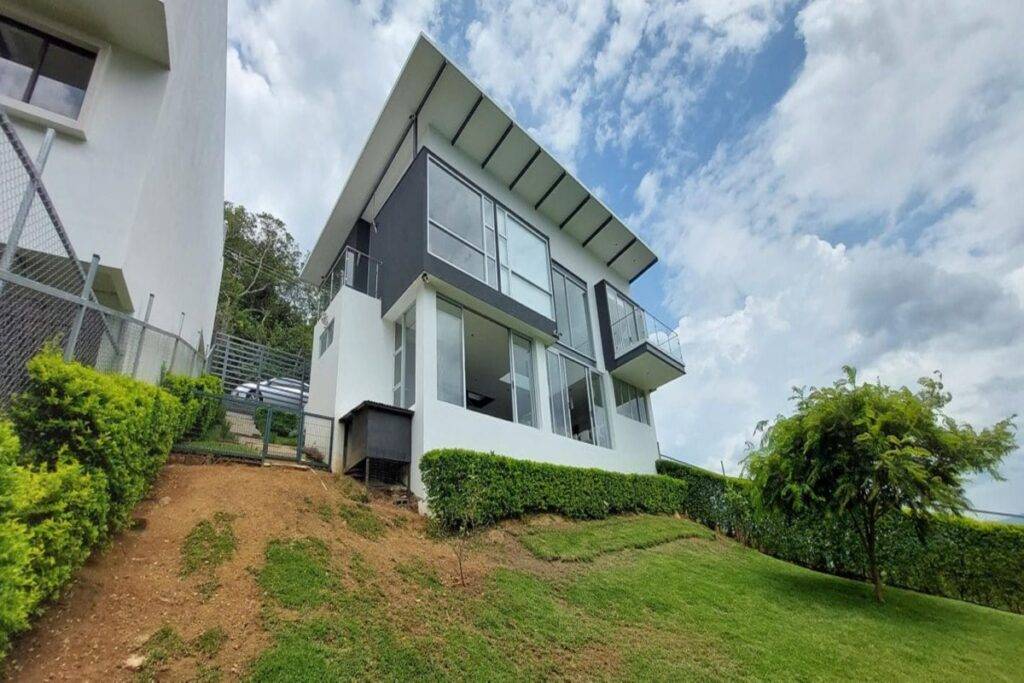 1 casa-venta-residencialprivado-seguridad-ciudadcolon-vista-iluminacion