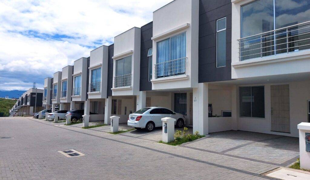 Alquiler de casa en condominio Santo Domingo Heredia (3)