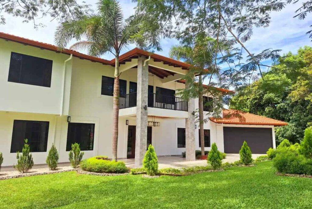 u1408-4BR-Luxurious-Atenas-Smart-Home-on-2-Acres-Estate-1-1170x785_1_11zon_1_11zon