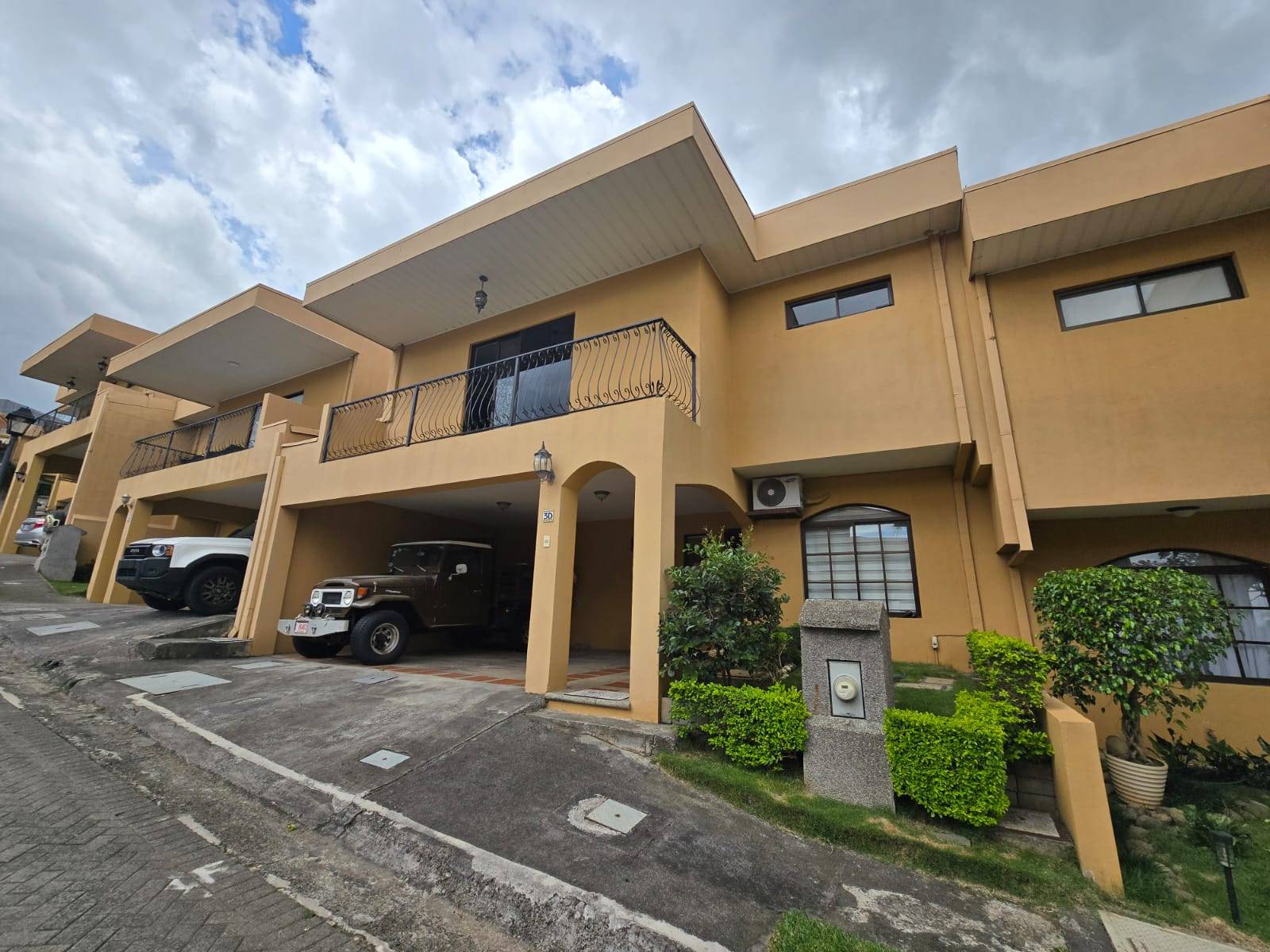 u984-WhatsApp-Image-2025-08-03-at-11.46.09-AM-1