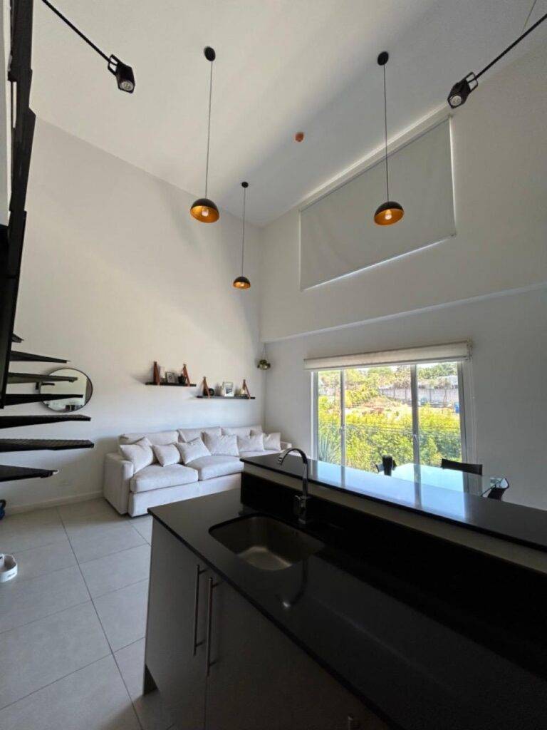 4197b57a-a989-401a-898d-efd5a3b7727d-1