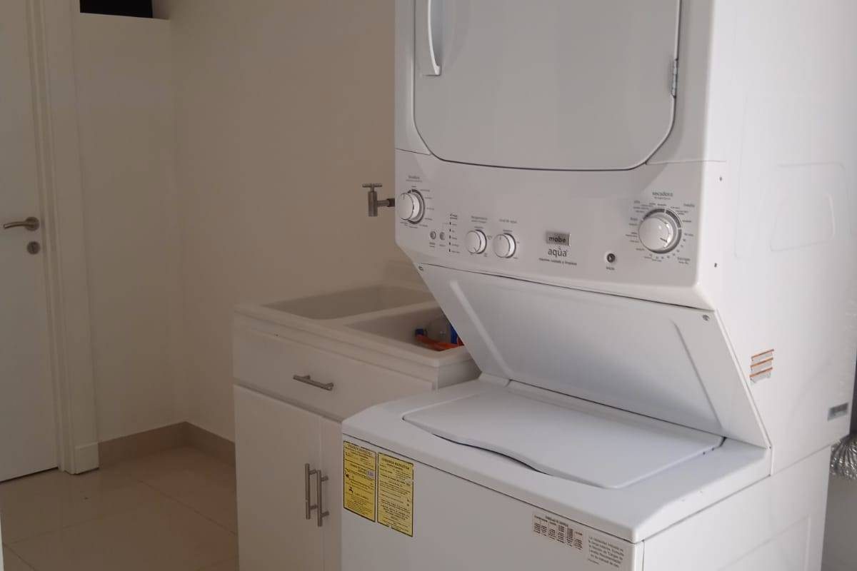 028cecae-d373-4e9a-9a11-f6a76d2119f1