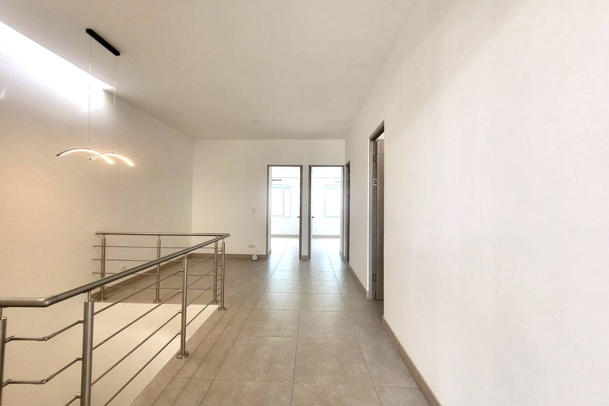 13 - FAMILY ROOM