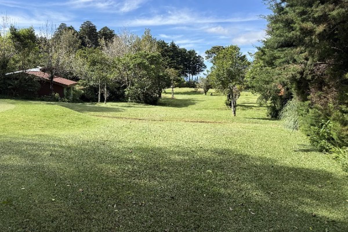 6-terreno-venta-golf-casa-Heredia-bosque-de-la-hoja-Miguel-Fiatt-09.34.53-min-convertido-a-mediano
