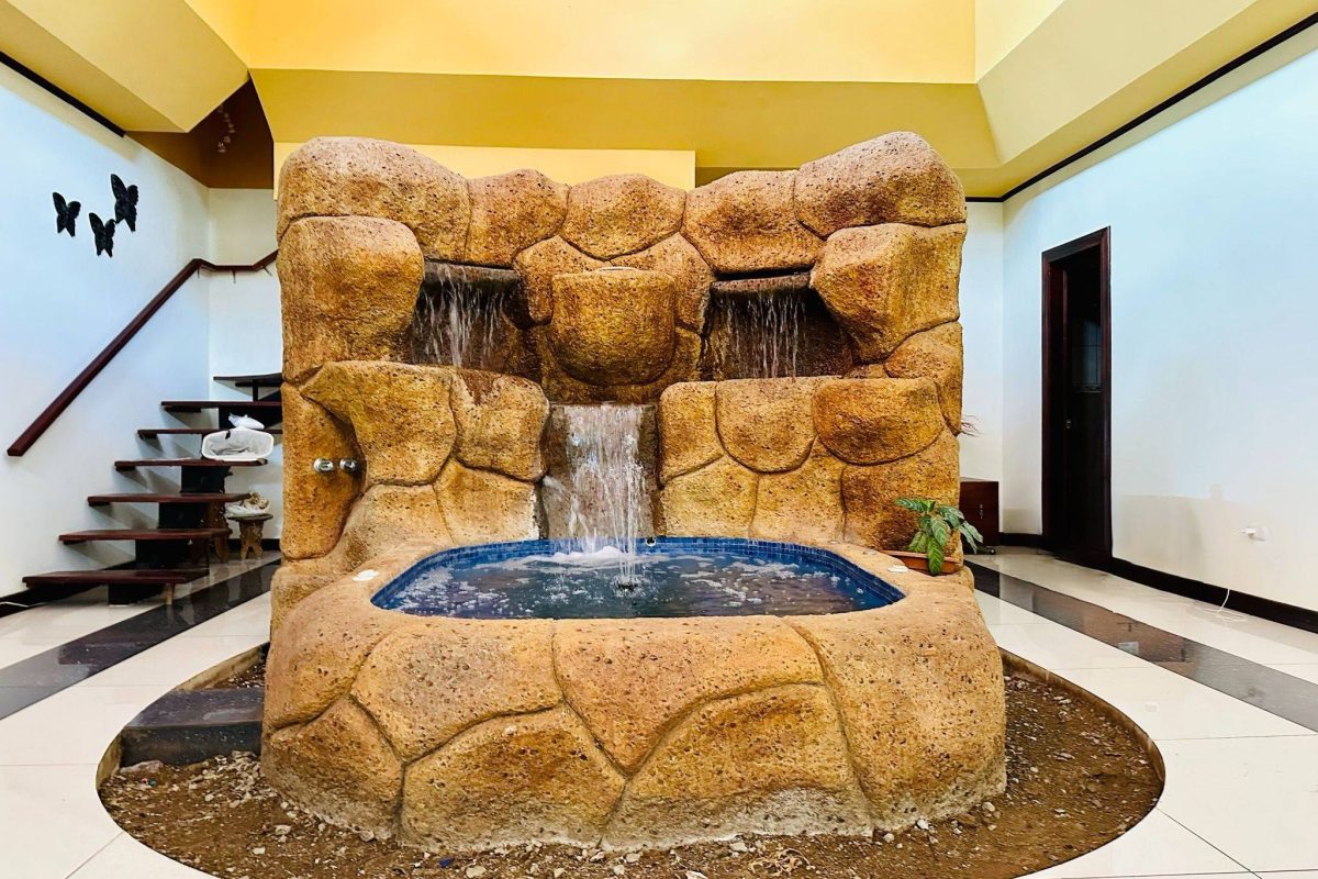 8b1974f8-cdf8-4cf0-a5a0-942b4f0e8a53