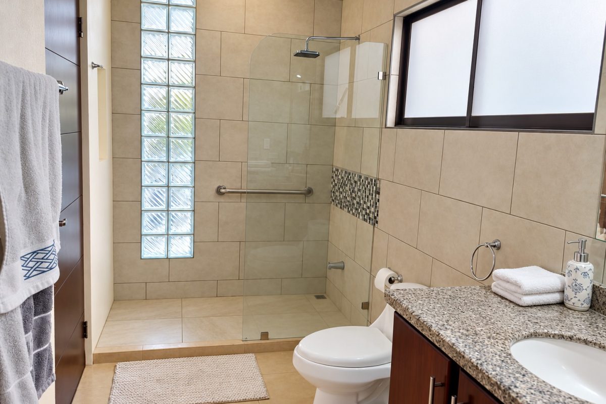 Bright-Decluttered-Bathroom-Interior
