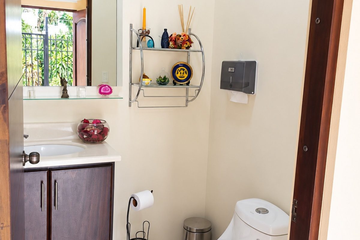 Bright-polished-bathroom-interior