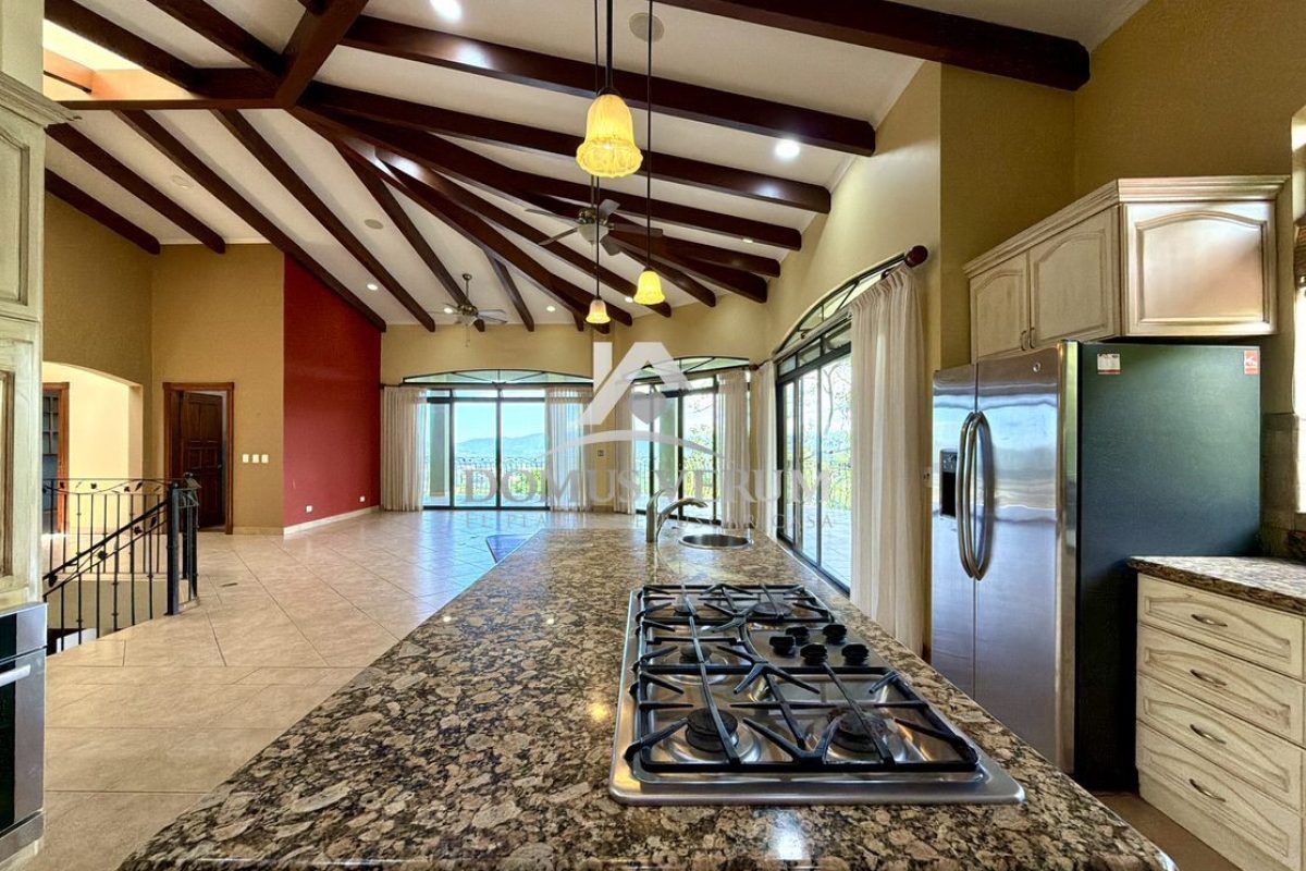 Condominio-Cerro-Colon-Casa-de-Lujo-en-Venta-07