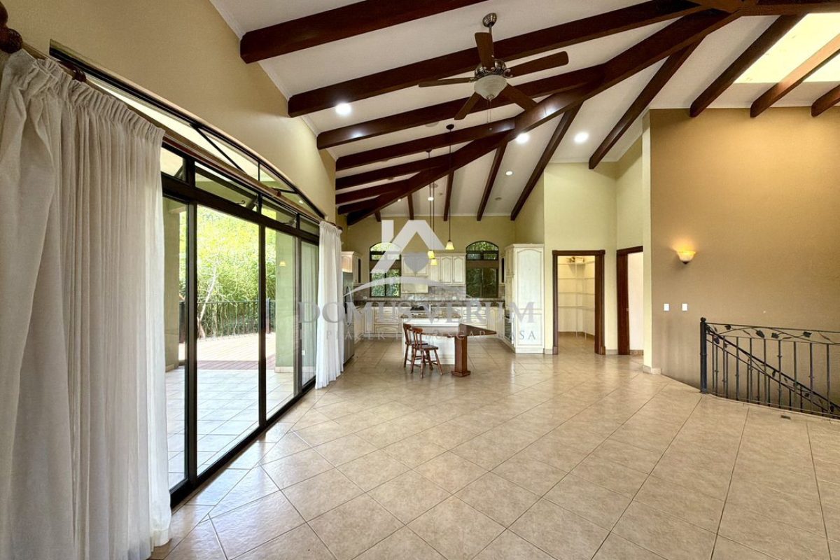 Condominio-Cerro-Colon-Casa-de-Lujo-en-Venta-10