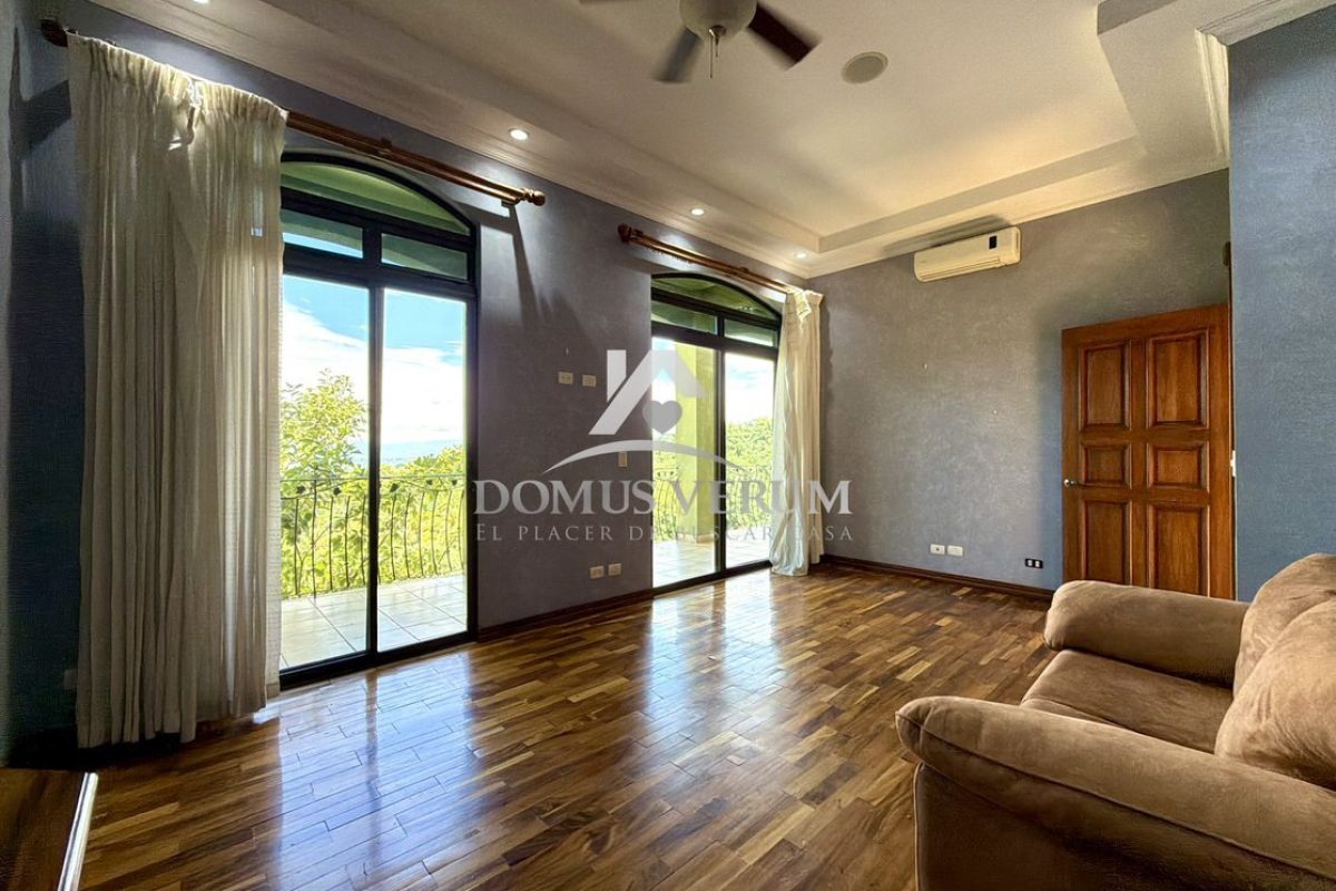 Condominio-Cerro-Colon-Casa-de-Lujo-en-Venta-16