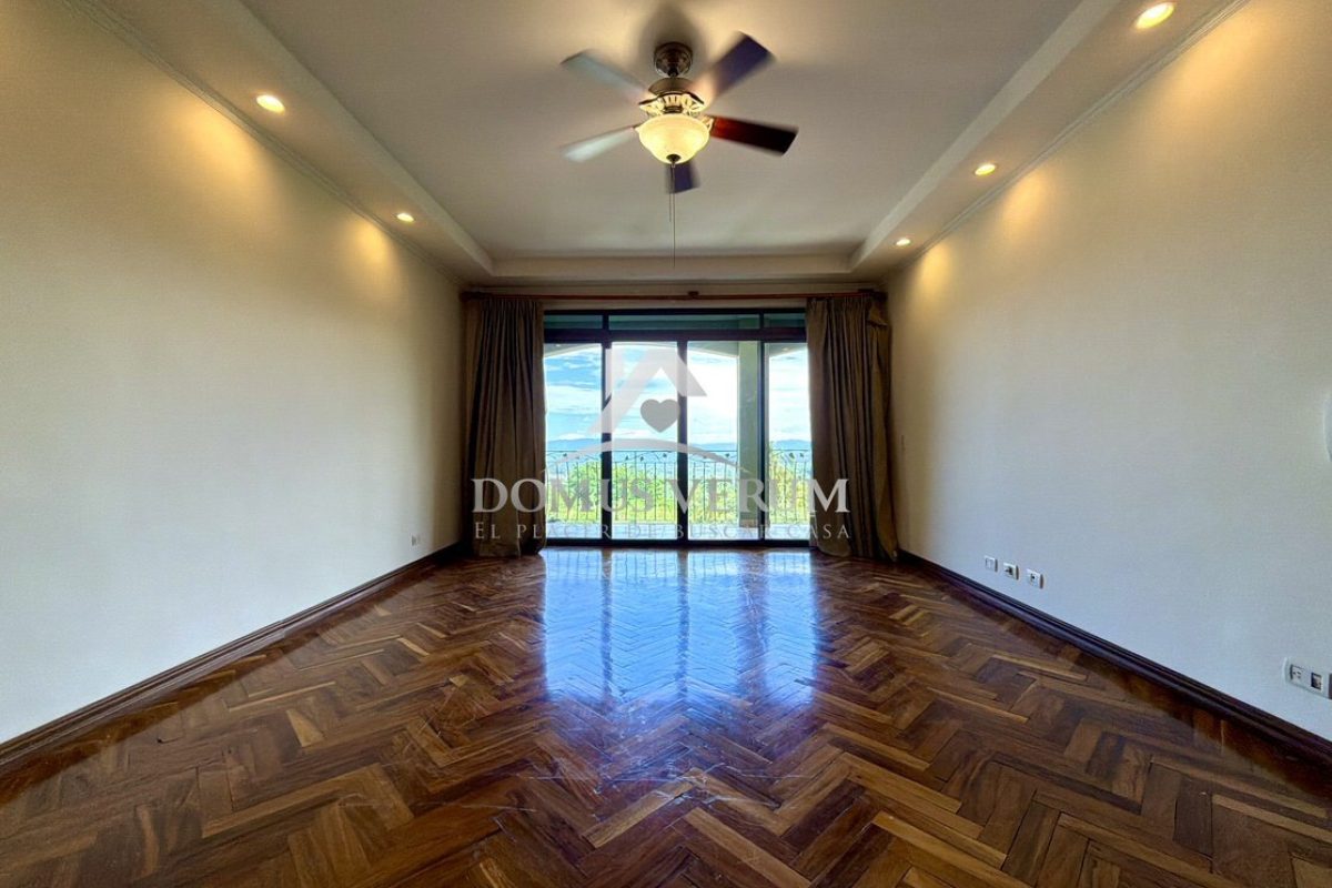 Condominio-Cerro-Colon-Casa-de-Lujo-en-Venta-23