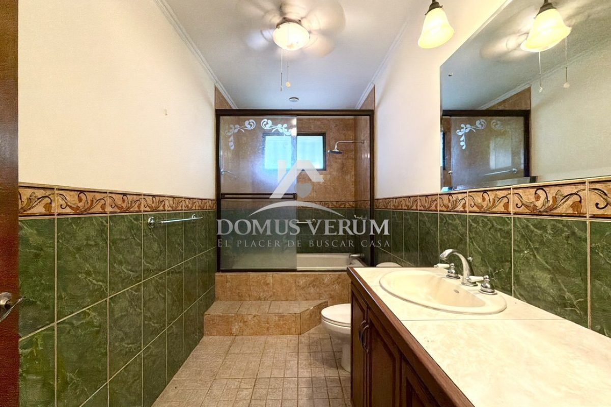 Condominio-Cerro-Colon-Casa-de-Lujo-en-Venta-25