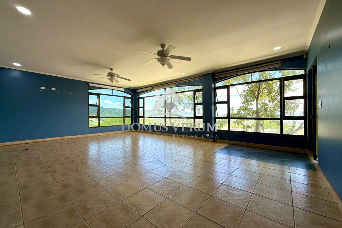Condominio-Cerro-Colon-Casa-de-Lujo-en-Venta-37
