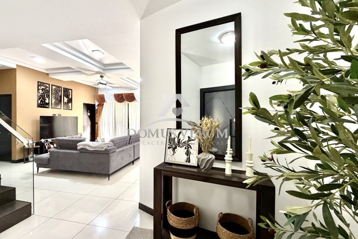 Condominio-Francosta-Casa-Contemporanea-en-Venta-006