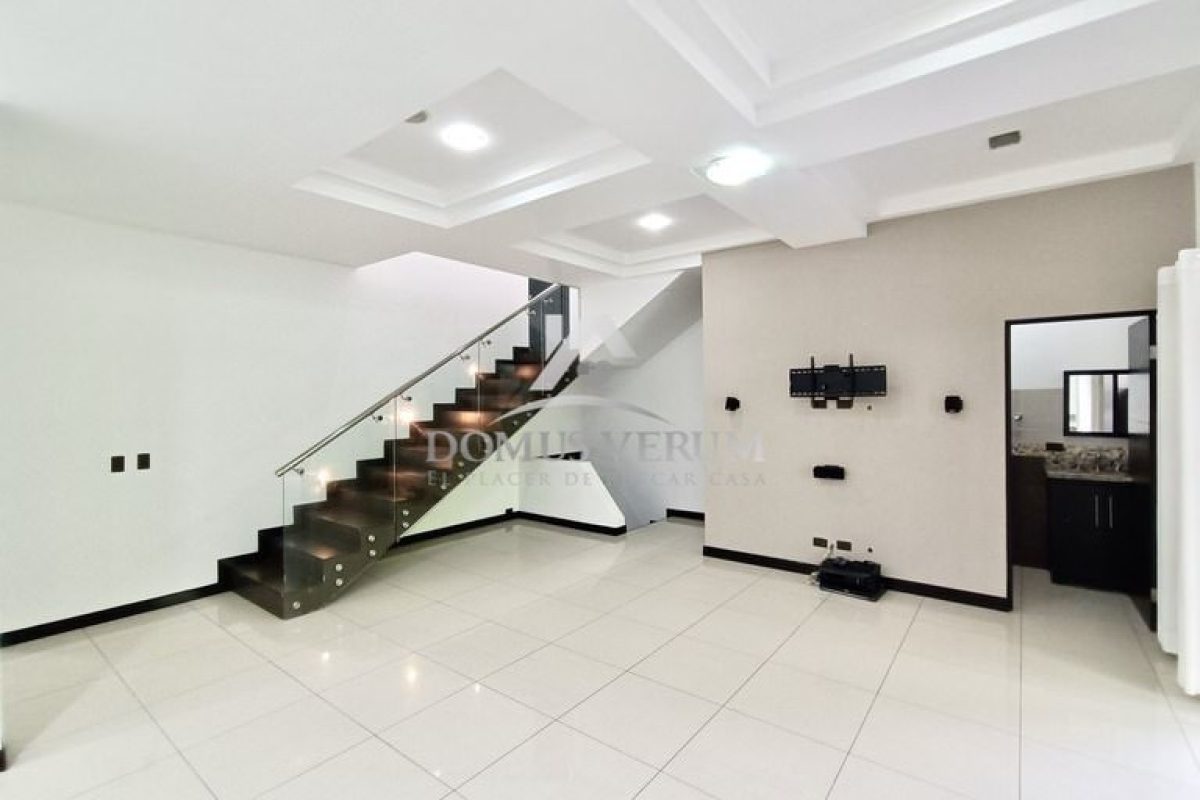 Condominio-Francosta-Casa-Contemporanea-en-Venta-009