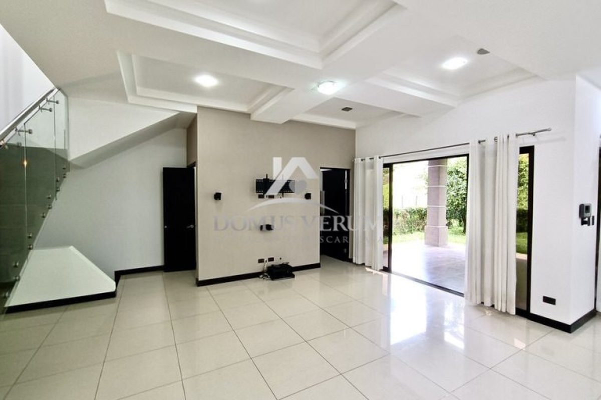 Condominio-Francosta-Casa-Contemporanea-en-Venta-010