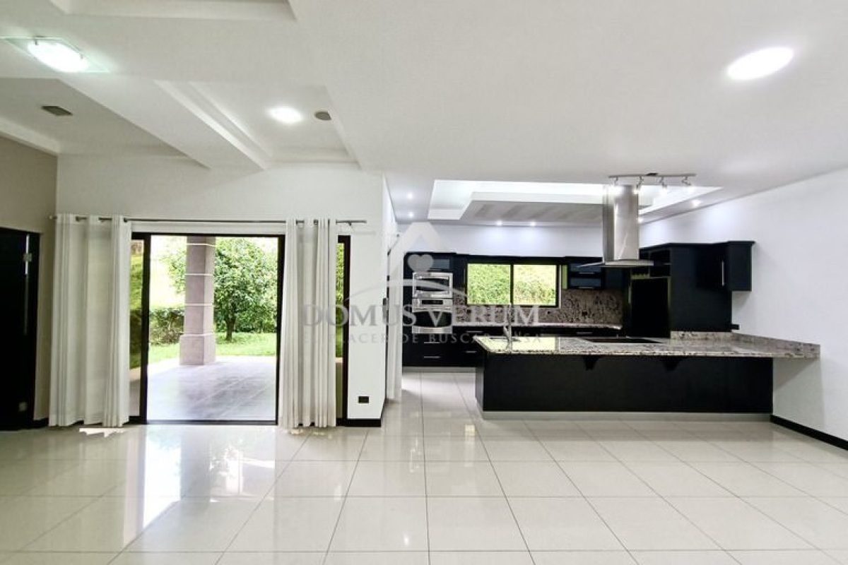 Condominio-Francosta-Casa-Contemporanea-en-Venta-012