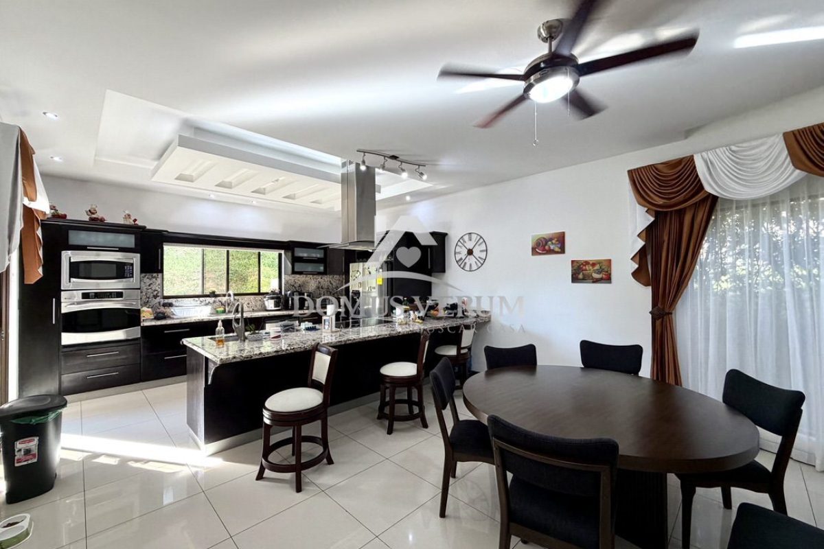 Condominio-Francosta-Casa-Contemporanea-en-Venta-016