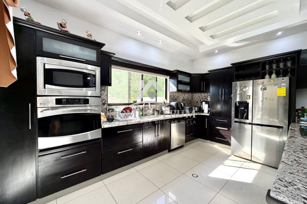 Condominio-Francosta-Casa-Contemporanea-en-Venta-020