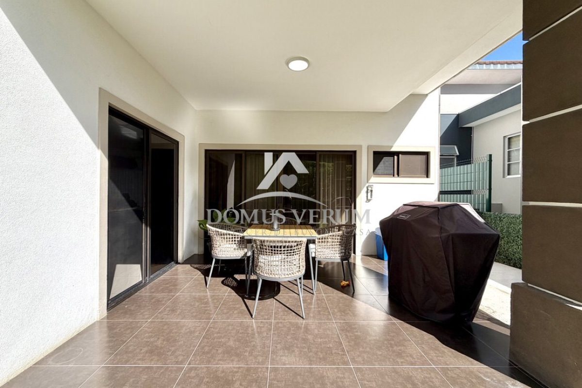 Condominio-Francosta-Casa-Contemporanea-en-Venta-022