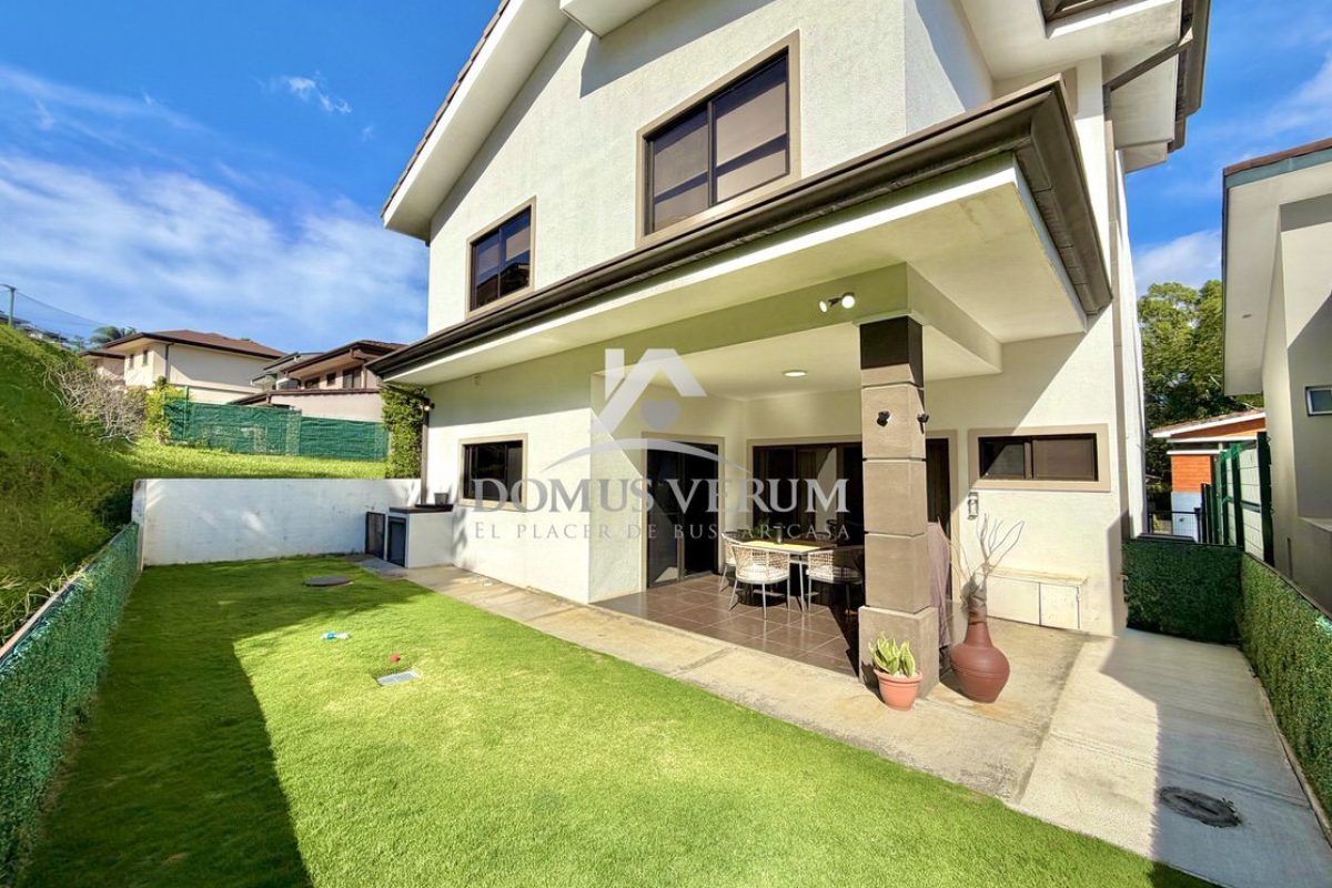 Condominio-Francosta-Casa-Contemporanea-en-Venta-023