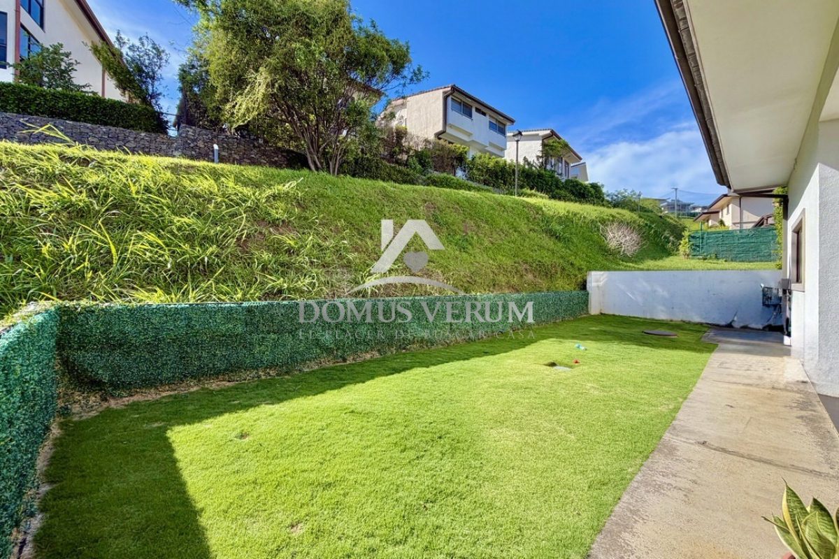Condominio-Francosta-Casa-Contemporanea-en-Venta-026