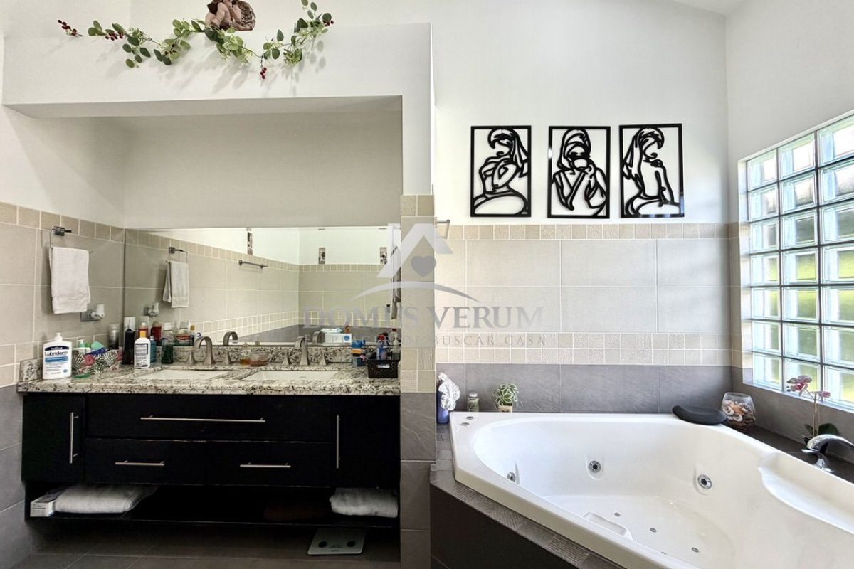Condominio-Francosta-Casa-Contemporanea-en-Venta-036