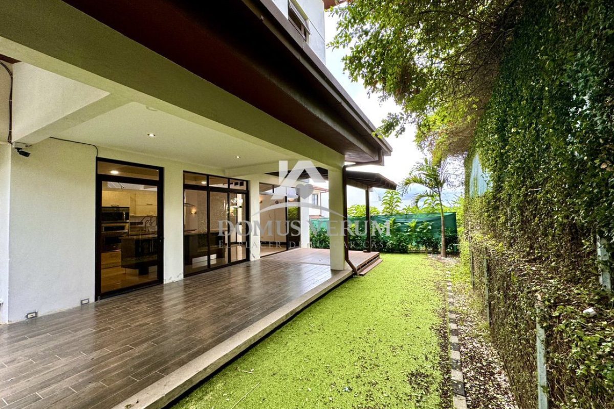 Condominio-Francosta-Venta-de-Casa-Estilo-Contemporaneo-004