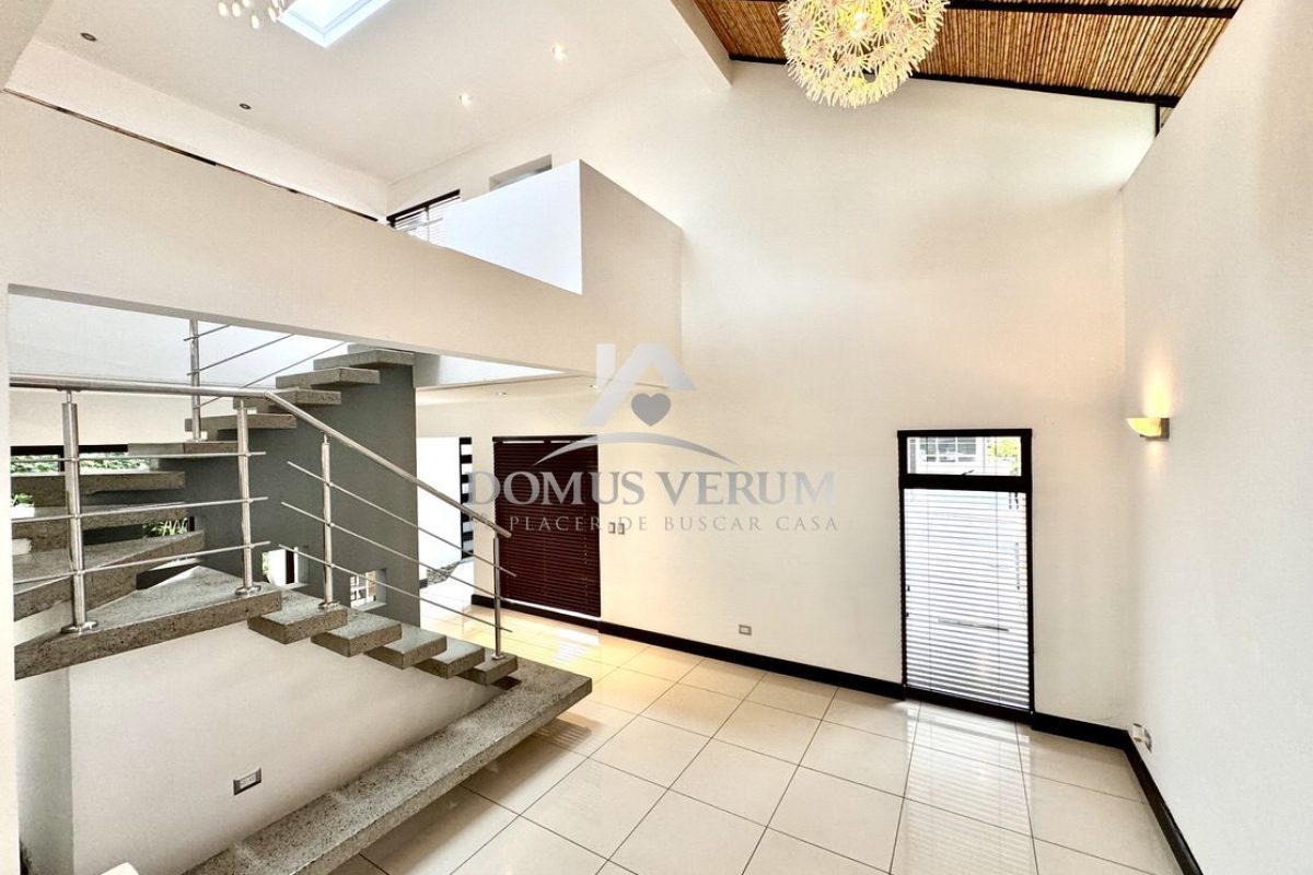 Condominio-Francosta-Venta-de-Casa-Estilo-Contemporaneo-015