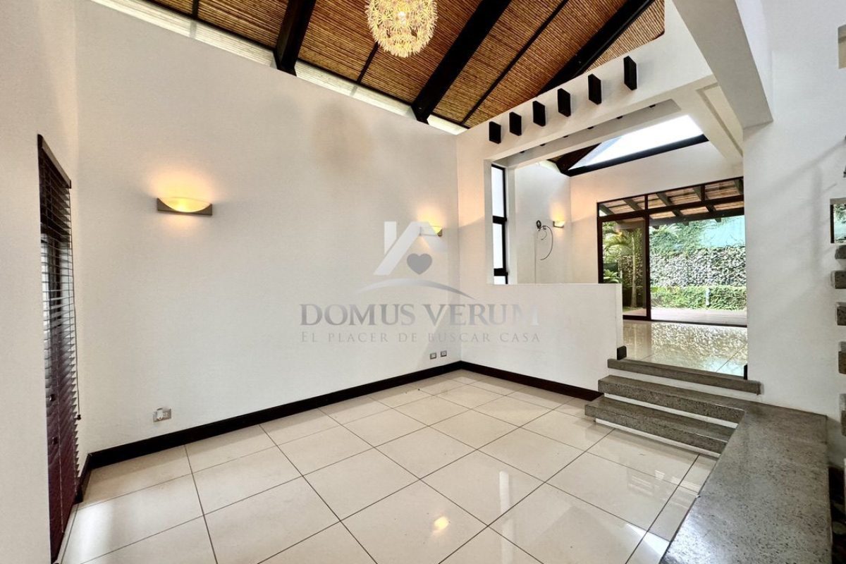 Condominio-Francosta-Venta-de-Casa-Estilo-Contemporaneo-016