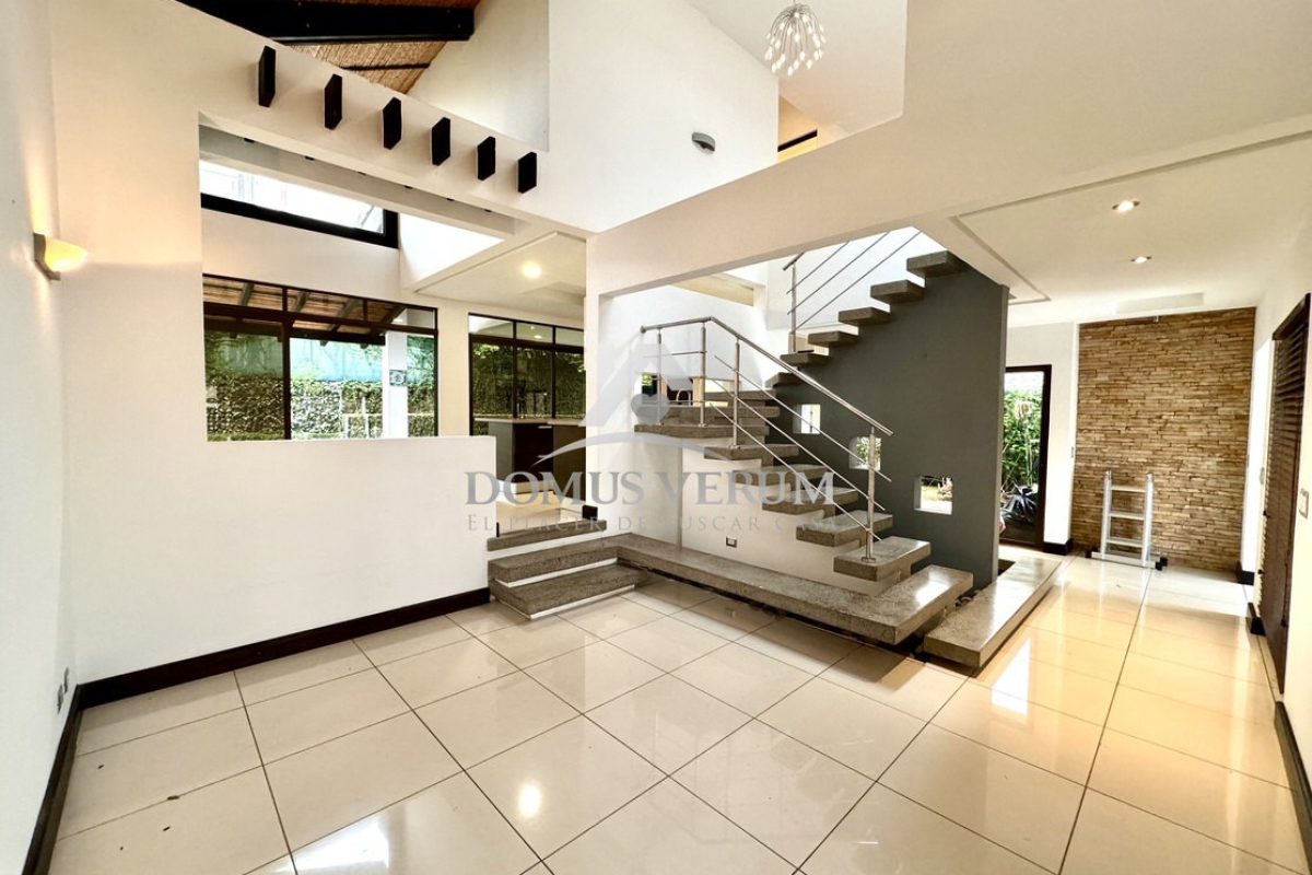Condominio-Francosta-Venta-de-Casa-Estilo-Contemporaneo-017