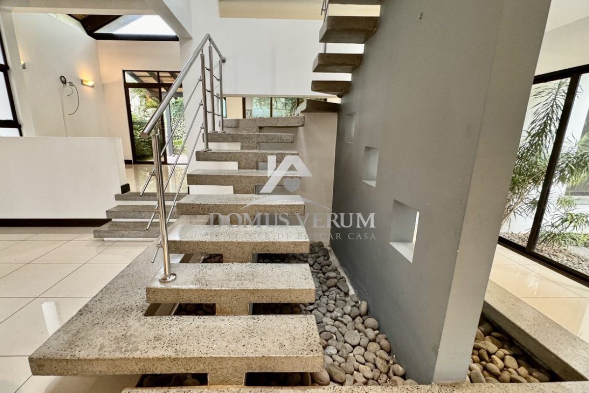 Condominio-Francosta-Venta-de-Casa-Estilo-Contemporaneo-022