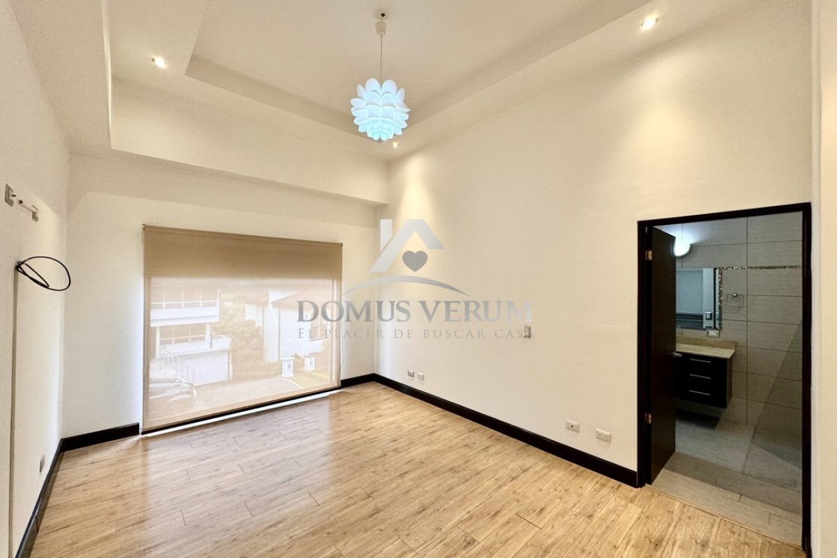 Condominio-Francosta-Venta-de-Casa-Estilo-Contemporaneo-026
