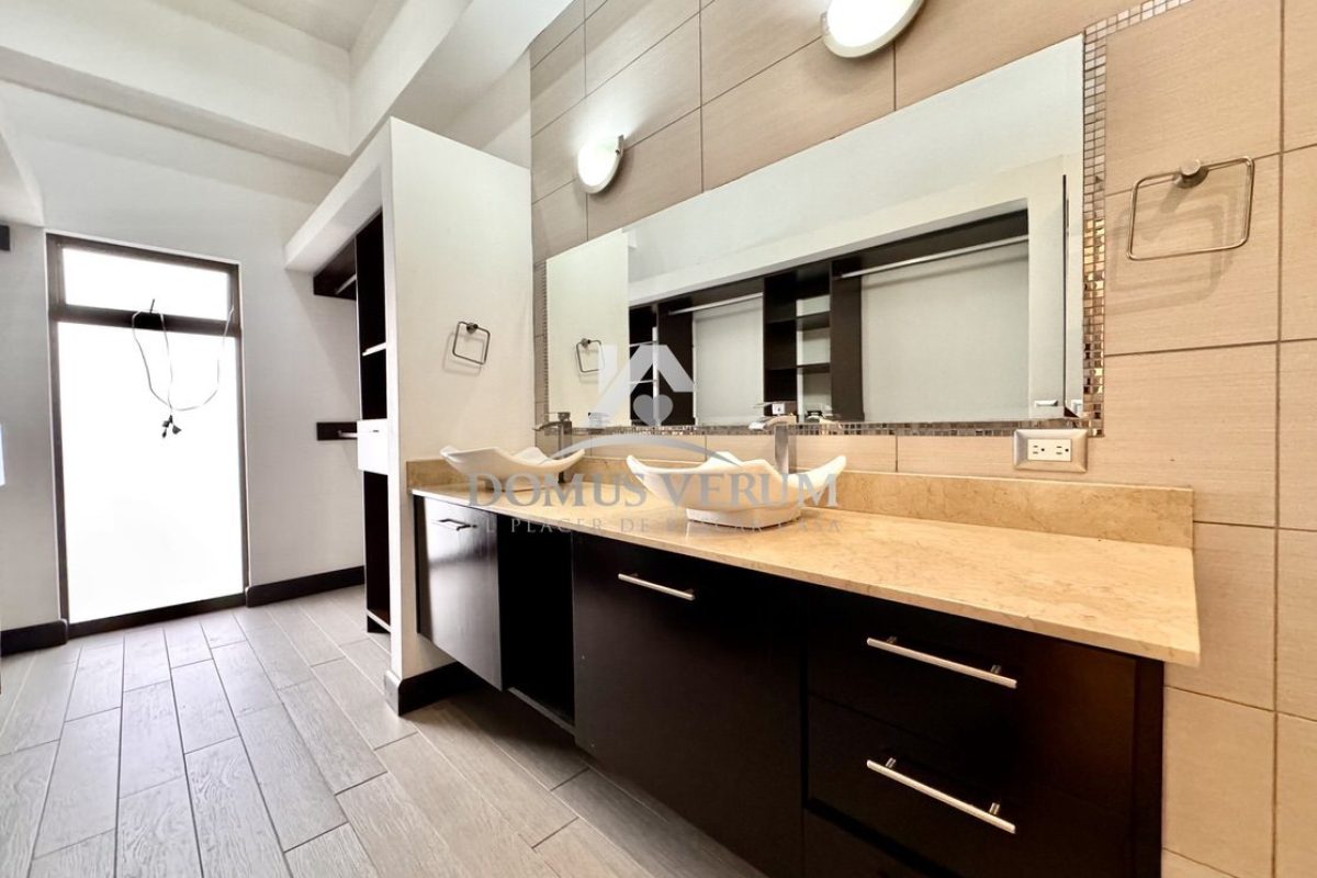 Condominio-Francosta-Venta-de-Casa-Estilo-Contemporaneo-029
