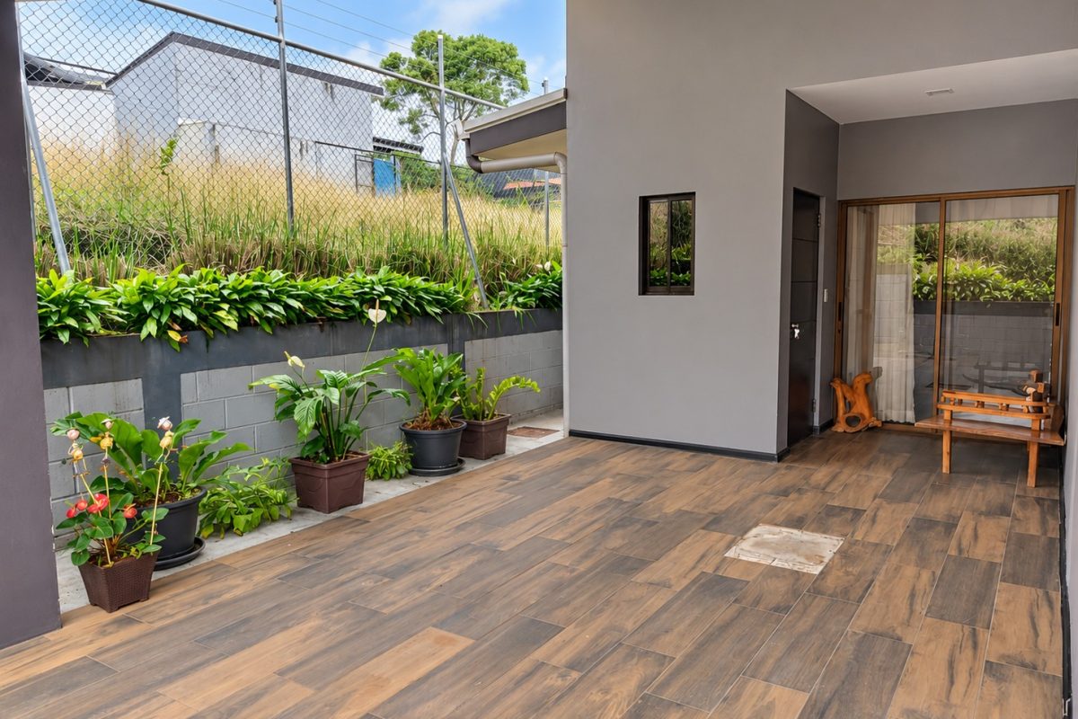 Elegant-covered-patio-with-potted-greenery