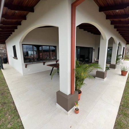 RealEstate_EucaliptoHouseOM_1