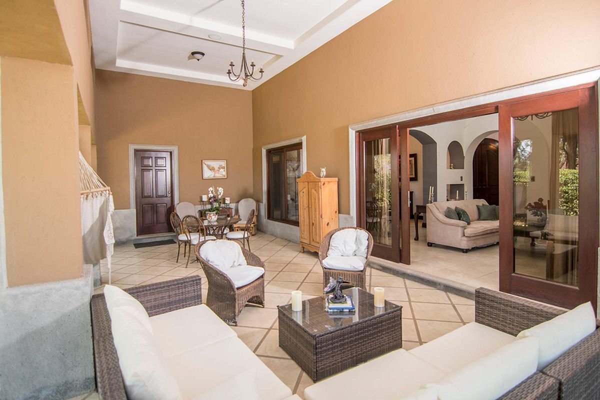 RealEstate_LosReyesHouse_12_12_11zon