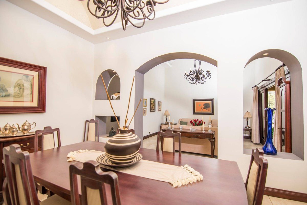 RealEstate_LosReyesHouse_2_2_11zon