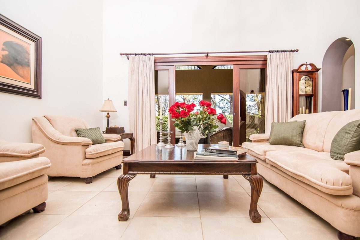 RealEstate_LosReyesHouse_5_5_11zon