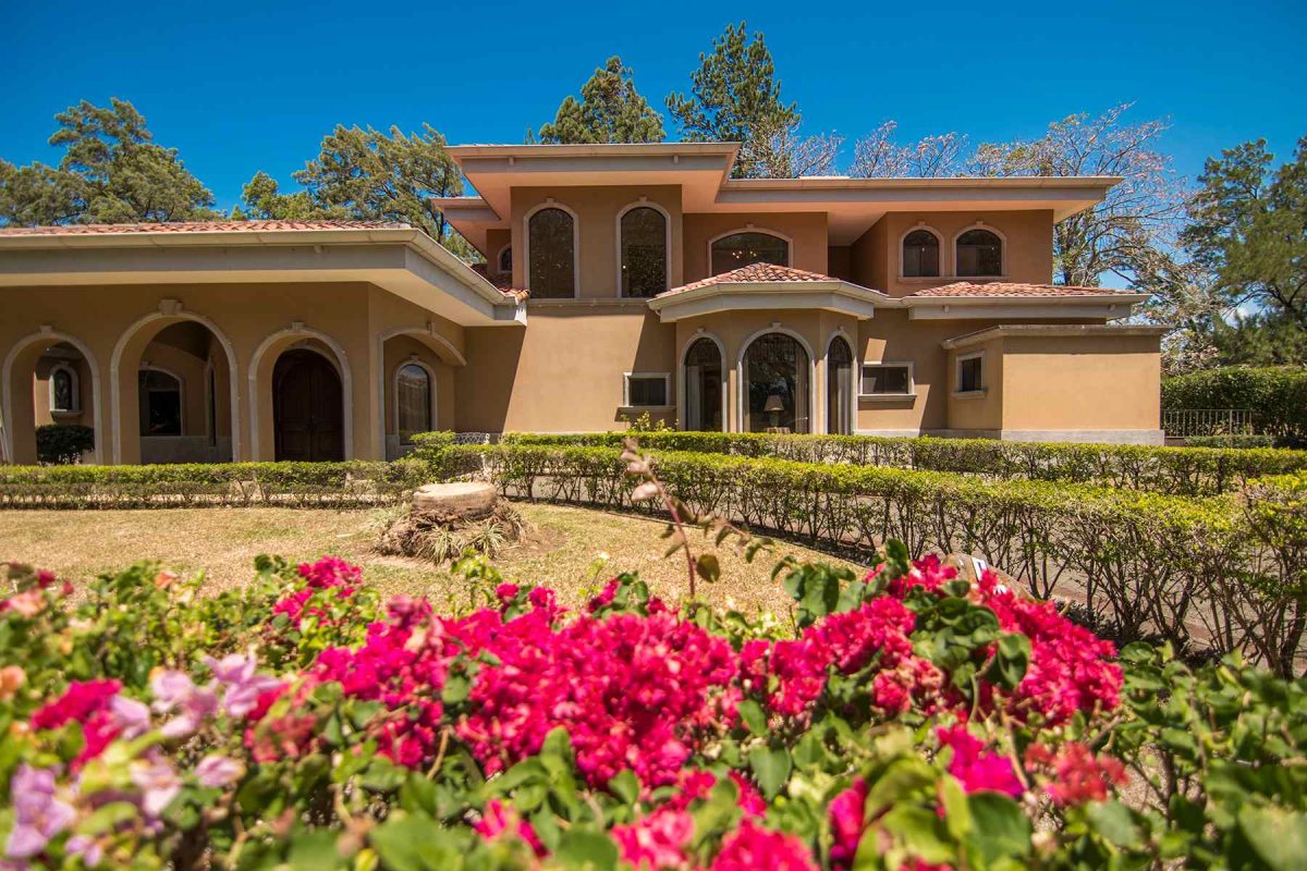 RealEstate_LosReyesHouse_6_6_11zon