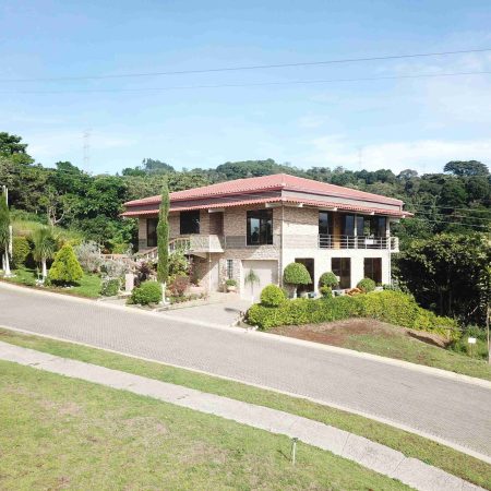 RealEstate_StoneFacadeHome_1_1_11zon