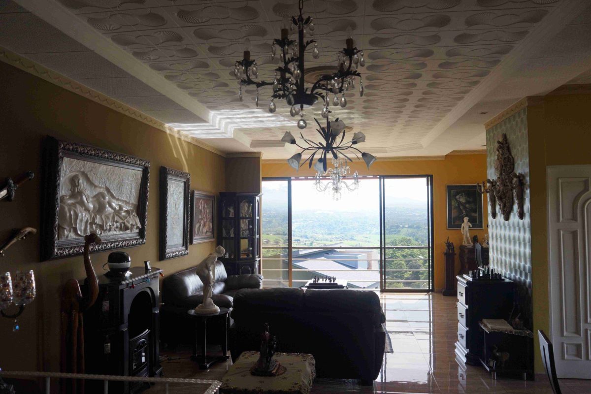 RealEstate_StoneFacadeHome_2_2_11zon
