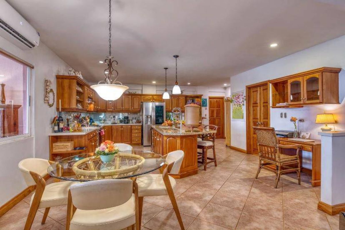 RealEstate_VistaMarLuxuryHousewithPool_11
