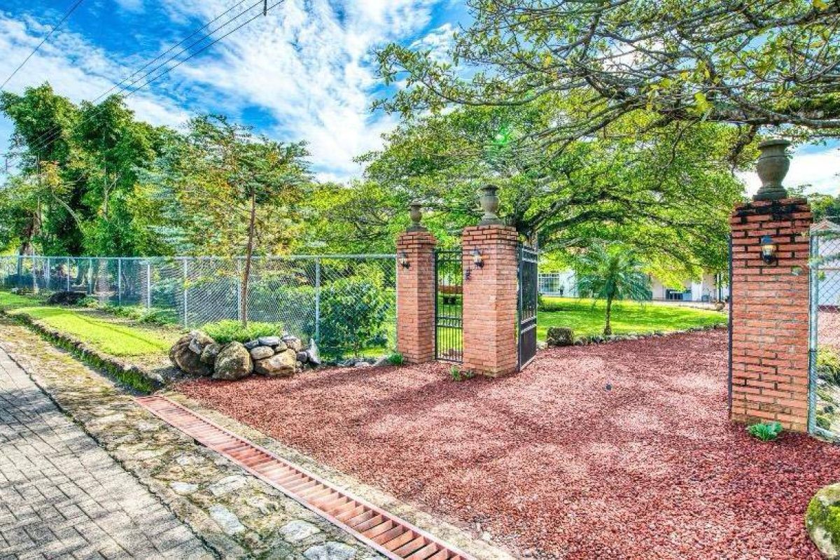 RealEstate_VistaMarLuxuryHousewithPool_12