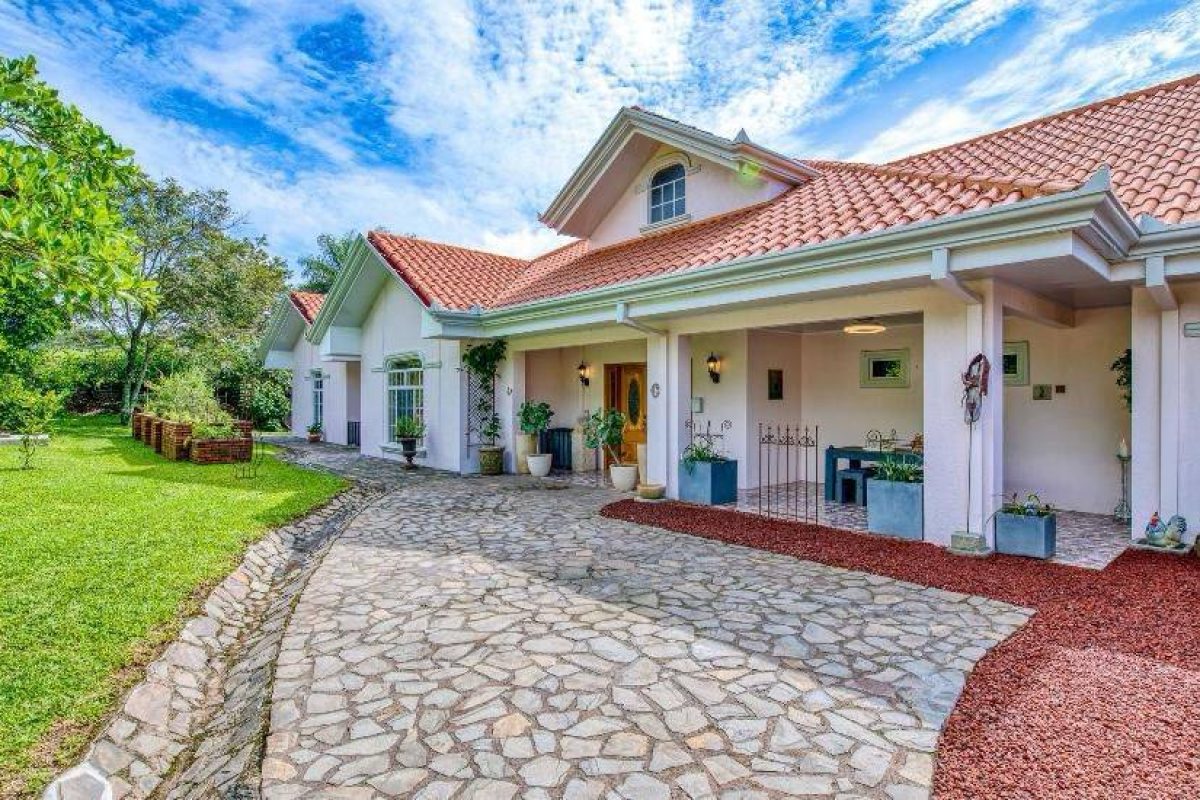 RealEstate_VistaMarLuxuryHousewithPool_7