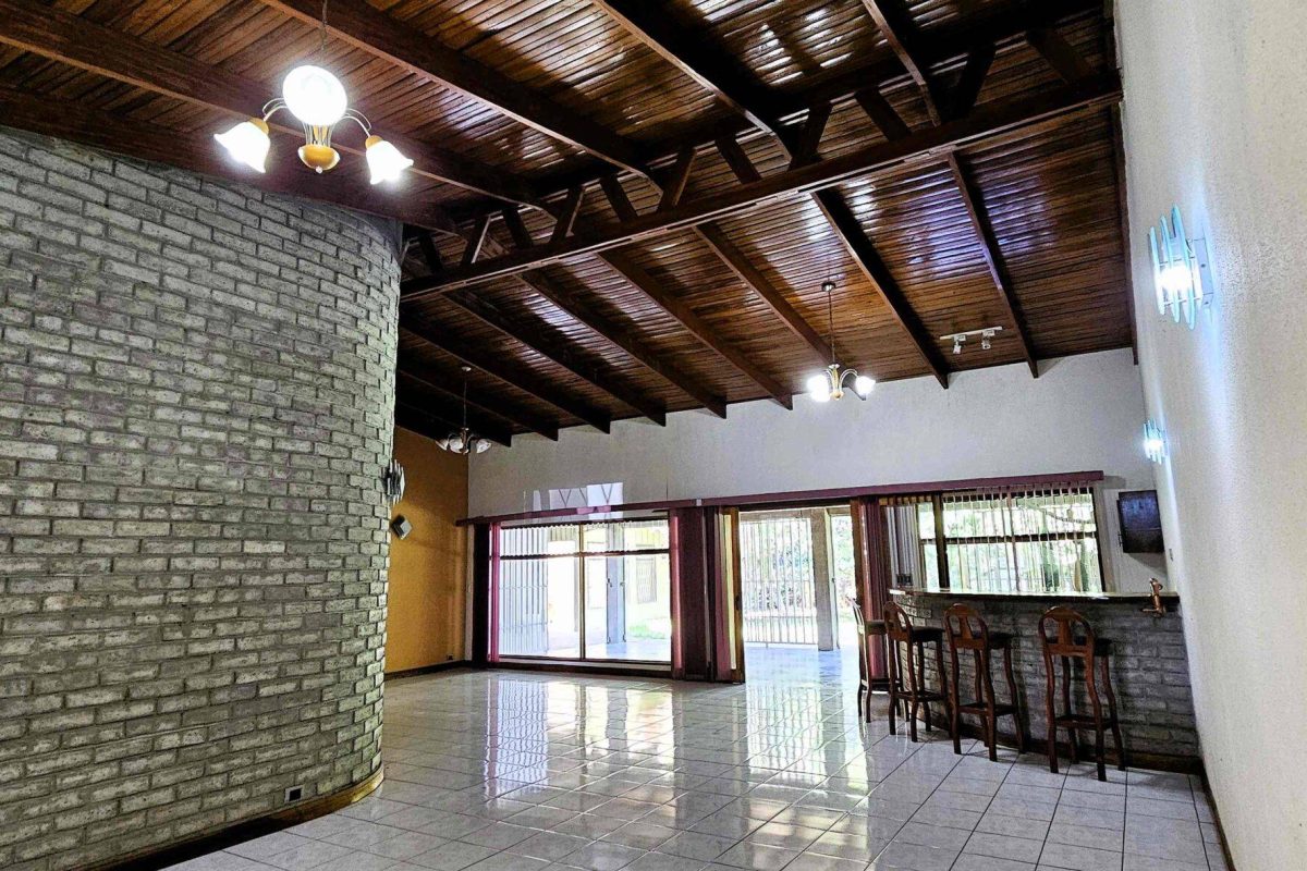 Real_estate_300576-00_05_5_11zon