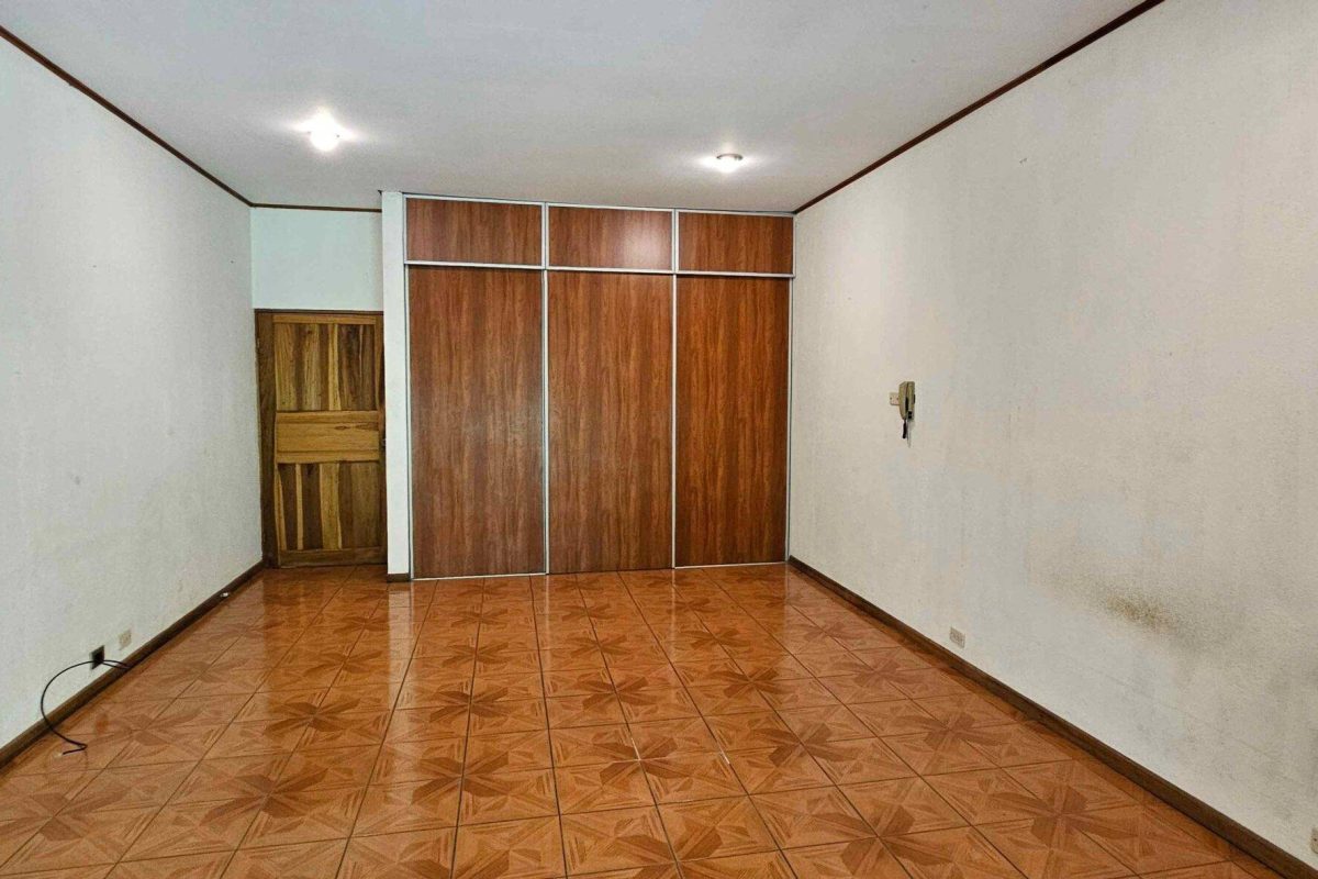 Real_estate_300576-00_08_8_11zon